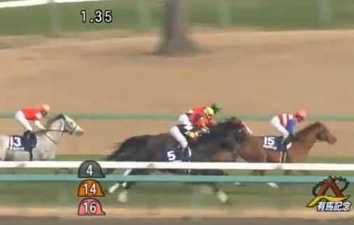 ゴールドシップ有馬記念1600m通過.jpg